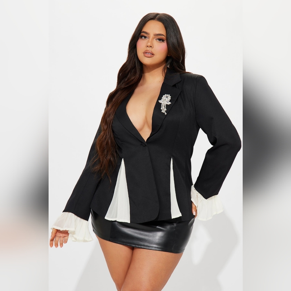 FASHION NOVA A SWEET LIFE BLAZER W BROOCH NWT